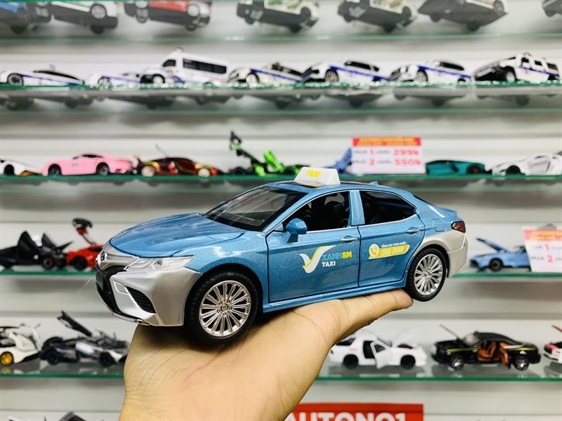 Mô hình xe độ dịch vụ taxi Toyota Camry tem xanh SM full open có âm thanh-đèn tỉ lệ 1:24 Autono1 Chezhi OT555