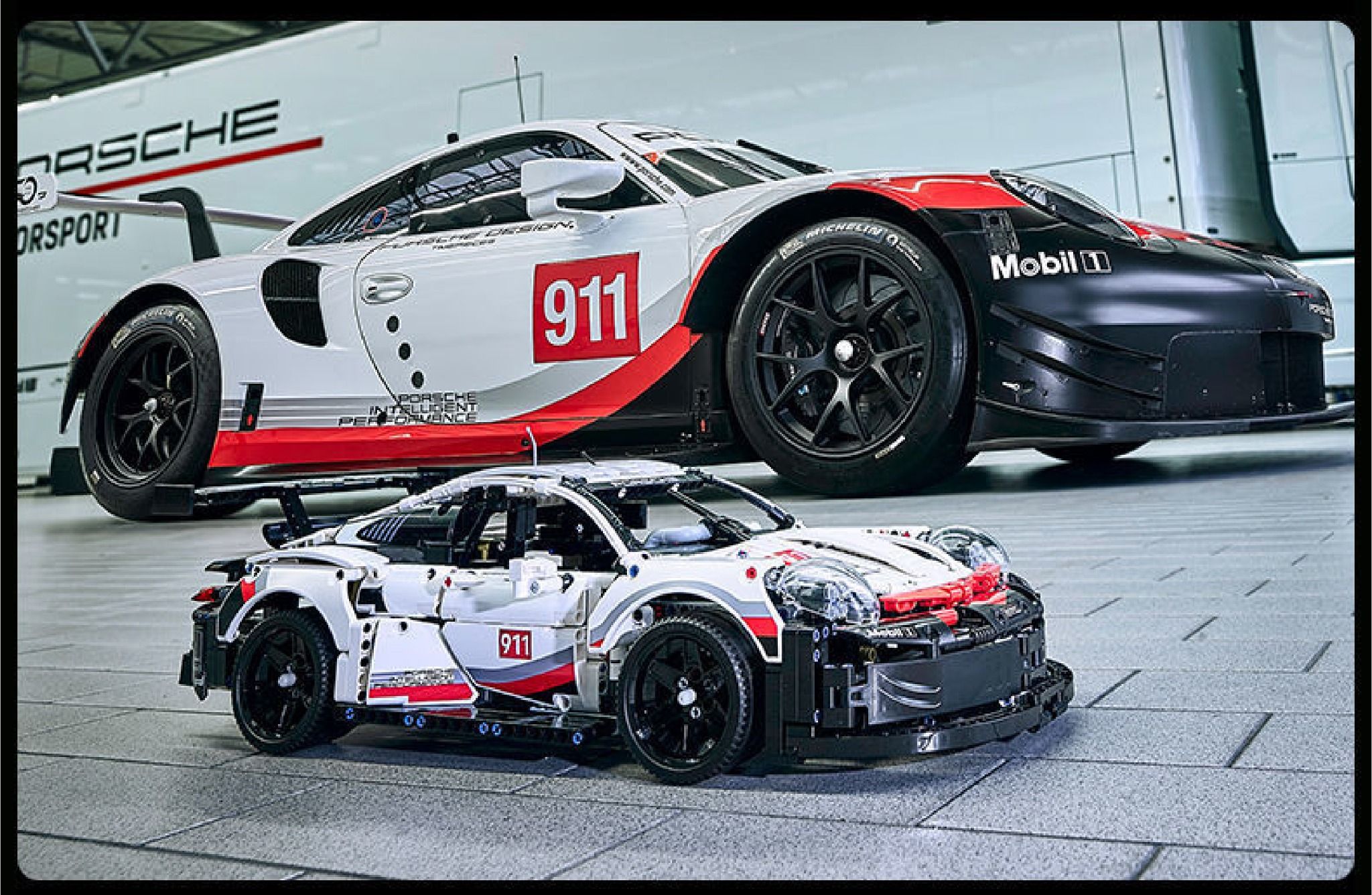  Mô hình xe ô tô lắp ghép Porsche 911 RSR Technic 1580 pcs tỉ lệ 1:10 LG004 