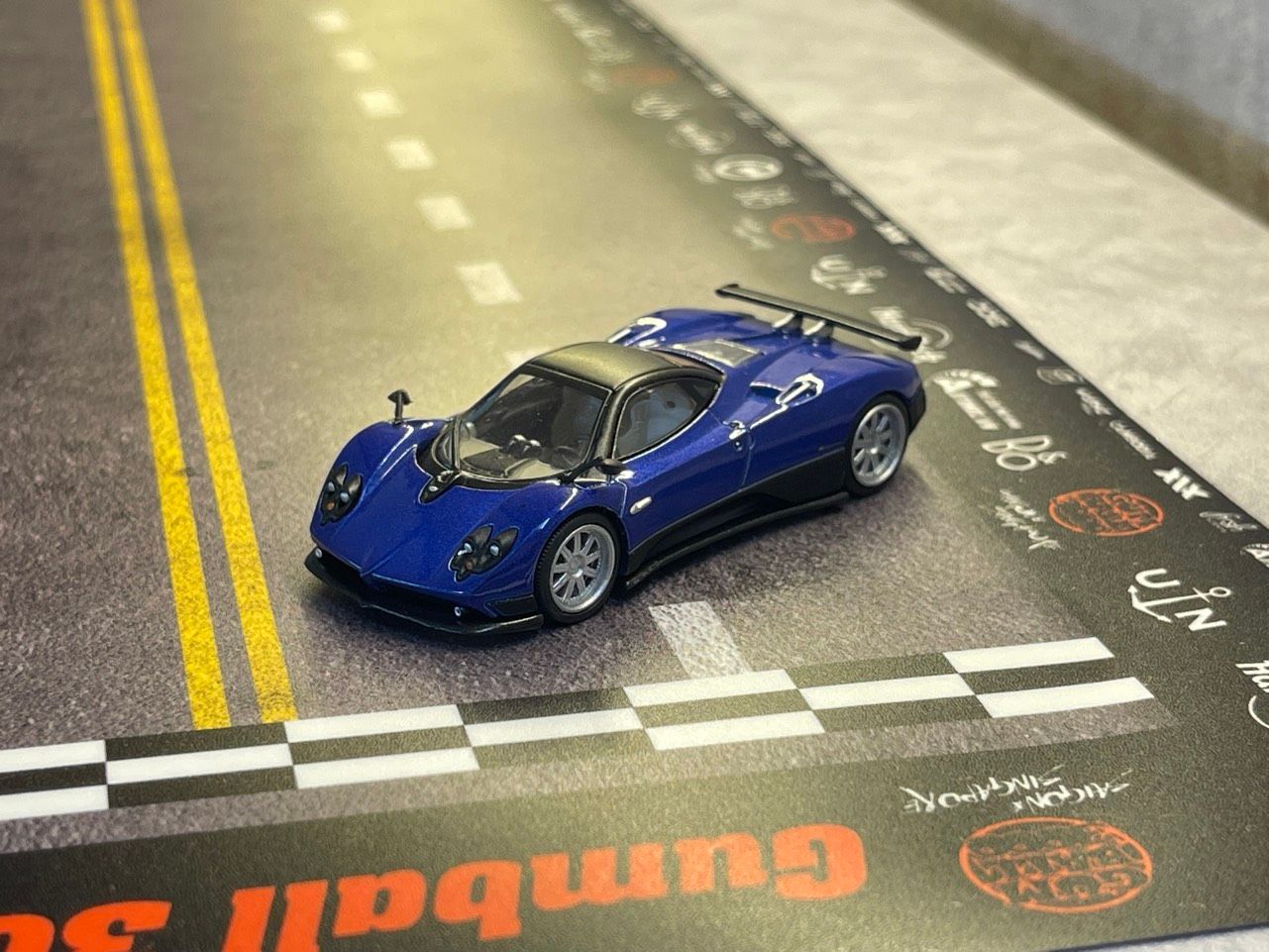 Diorama mặt đường/ bãi đỗ xe parking in PP cán mờ chống nước bụi bẩn khổ dài 20x60cm cho xe mô hình 1:64 DR030