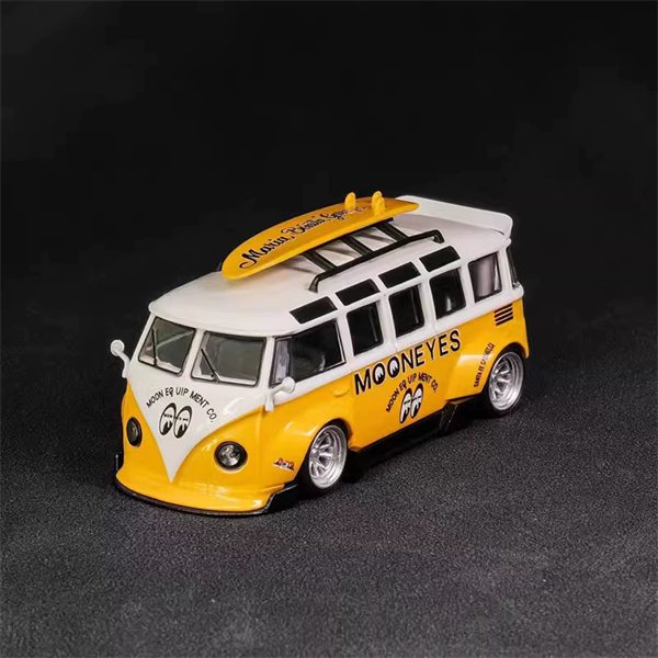 Mô hình xe Volkswagen T1 Van Kombi Yellow White - Mooneyes Livery tỉ lệ 1:64 Lang Feng Model OT64072