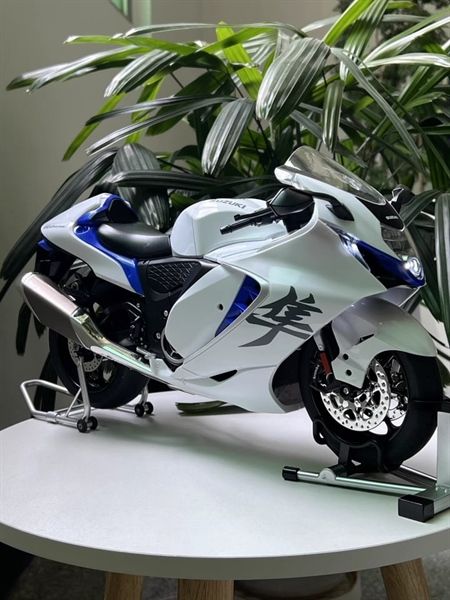 Mô hình xe Suzuki Hayabusa 1300 có động cơ - phun khói khi vặn ga - kèm ben nâng tỉ lệ lớn 1:6 Alloy Model MT06004