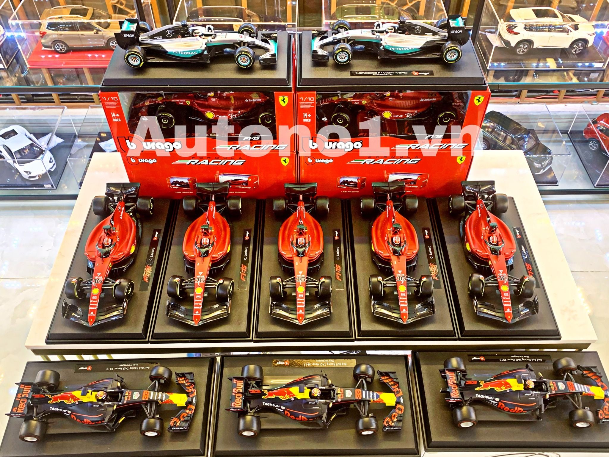 Mô hình xe F1 Mercedes AMG Petronas F1 W07 Hybrid 2016 world champion 1:18 Bburago 5212