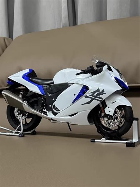 Mô hình xe Suzuki Hayabusa 1300 có động cơ - phun khói khi vặn ga - kèm ben nâng tỉ lệ lớn 1:6 Alloy Model MT06004