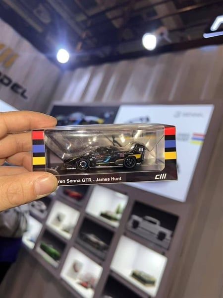 Mô hình xe McLaren Senna GTR HEC 2025 tỉ lệ 1:64 CM Model OT64145