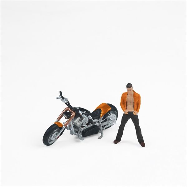 Mô hình nhân vật và mô tô Harley-Davidson Black and Orange Motorcycle Doll tỉ lệ 1:64 More Art MO222127