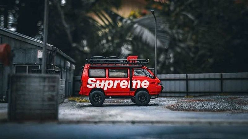 Mô hình xe Mitsubishi Delica Star Wagon 4x4 Supreme Livery limited to 499pcs tỉ lệ 1:64 Autobots Models OT64453