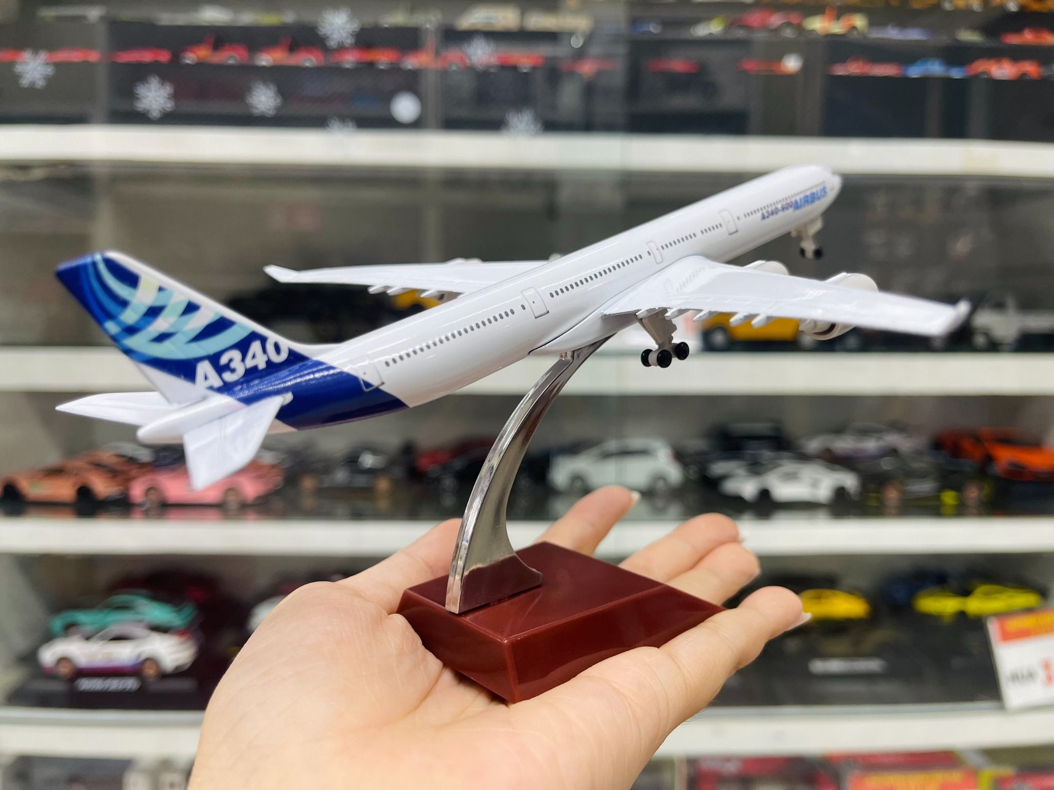 Mô hình máy bay USA Airbus A340 kích thước 20cm MB20084