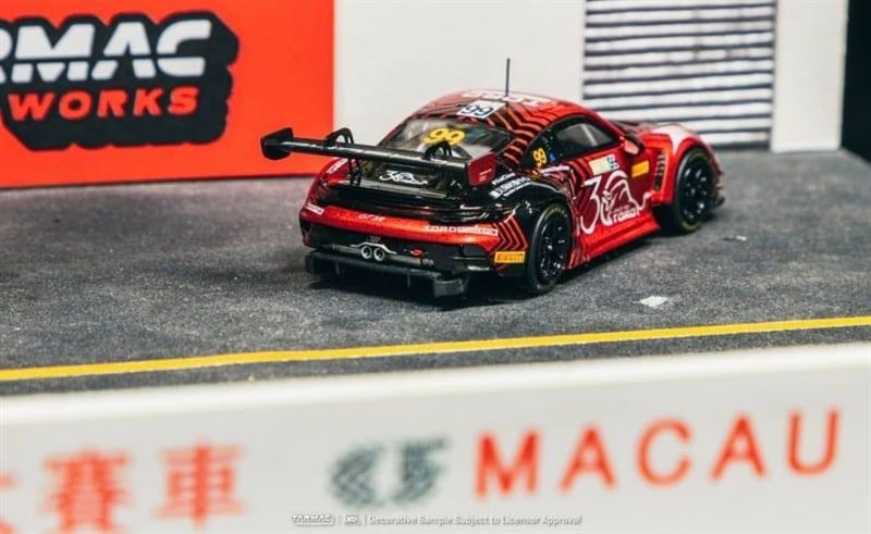 Mô hình xe Porsche 911 GT3 R from Macau GT Cup 2023 Laurens Vanthour tỉ lệ 1:64 Tarmac Works T64-084-23MGP99