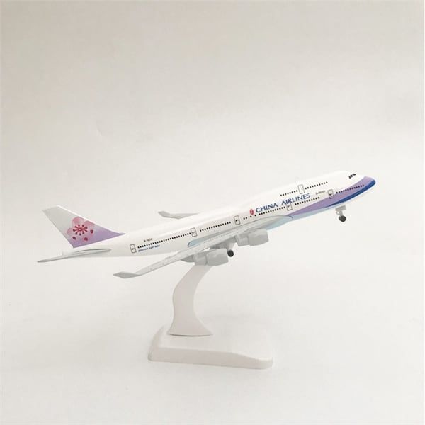Mô hình máy bay China Airlines Boeing B747-400 có bánh xe kích thước 20cm MB20108