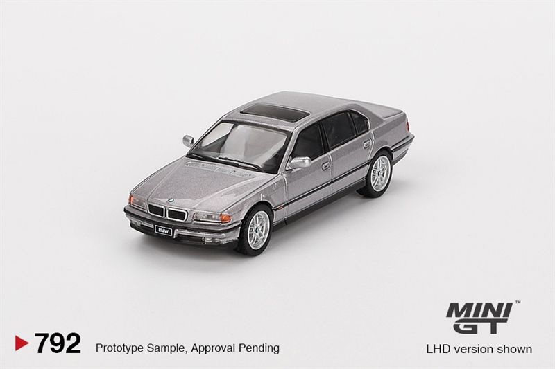Mô hình xe BMW 750IL Aspen Silver Metallic tỉ lệ 1:64 MiniGT MGT00792-CH