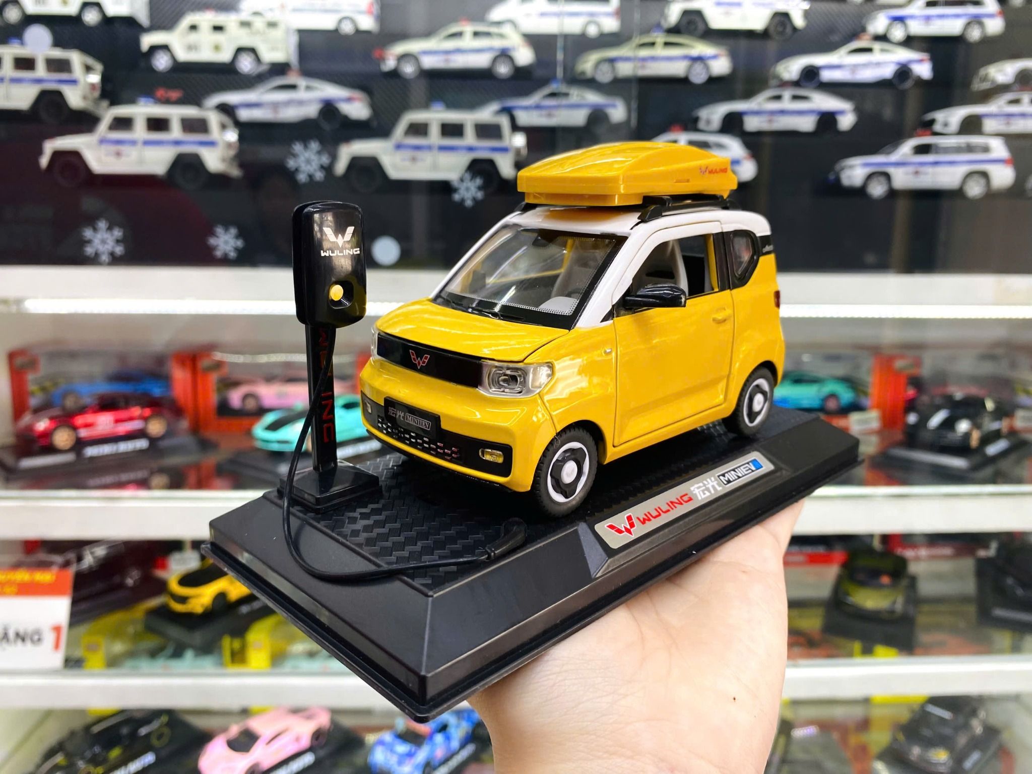 Mô hình xe Wuling Hongguang Mini EV full open - kèm phụ kiện tỉ lệ 1:24 Chezhi OT582