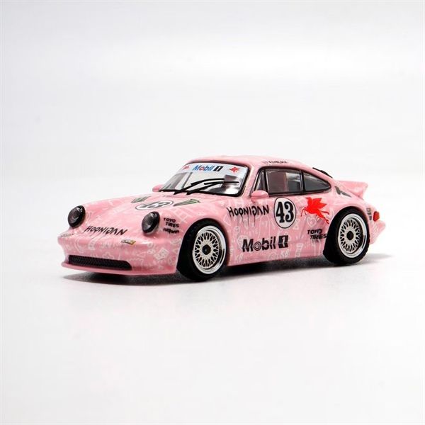 Mô hình xe Porsche 964 Singer RWB Rauht Welt Pig Pink No.43 HEC Hobby Expo China 2025 mở được nắp máy sau tỉ lệ 1:64 Decode OT64311