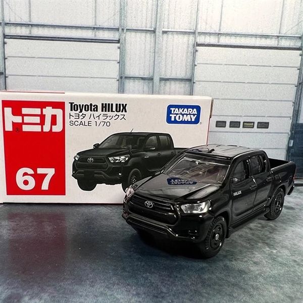Mô hình xe Toyota Hilux No.67-10 tỉ lệ 1:70 Tomica 175605