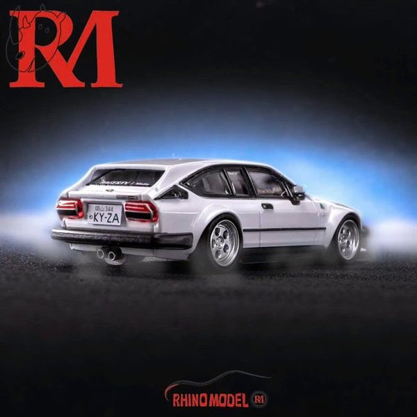 Mô hình xe 1/64 Alfa Romeo GTV6 wide body, open cover with engine details tỉ lệ 1:64 RM Rhinoceros OT64087