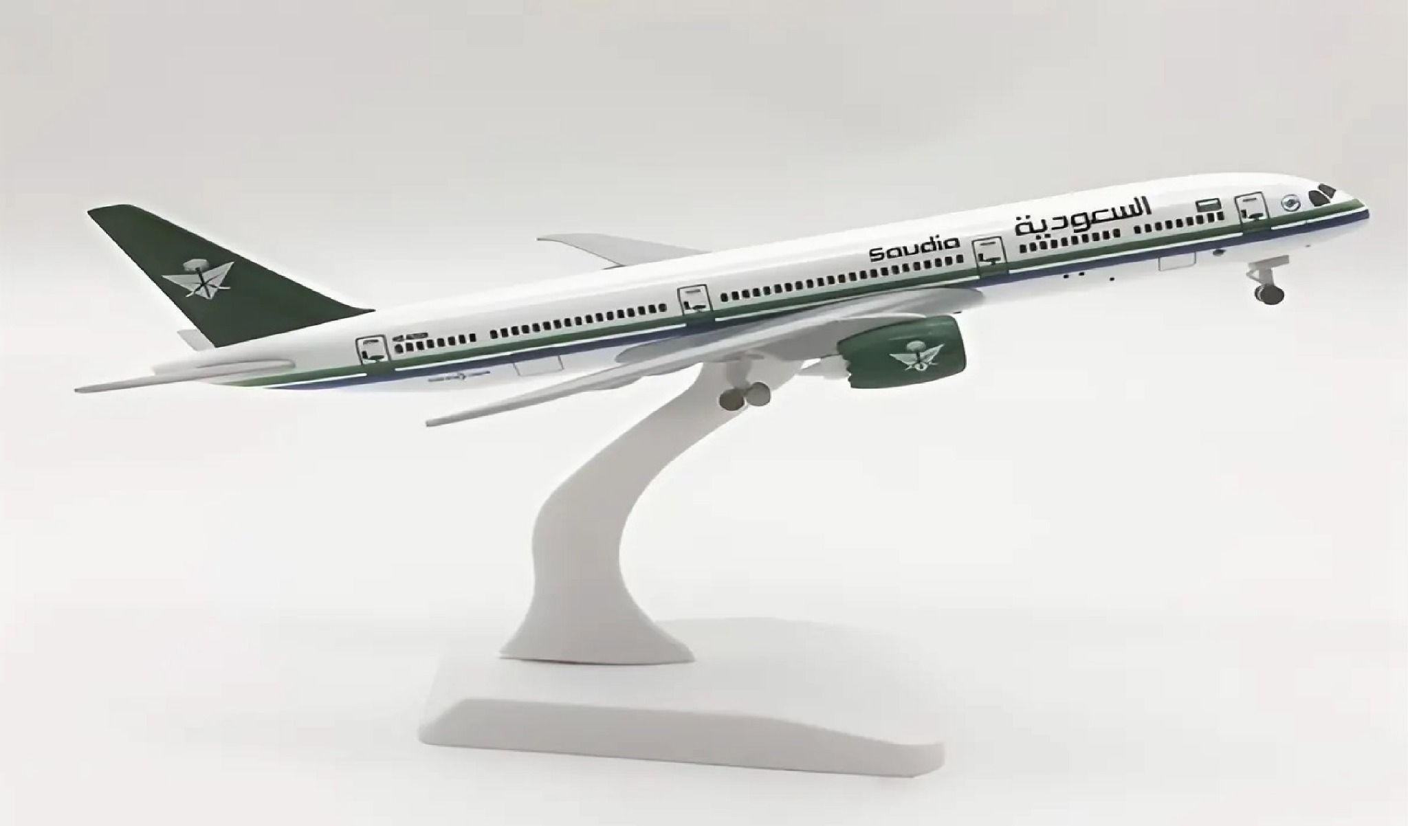 Mô hình máy bay Ả rập Saudi Airlines Boeing B787 có bánh xe kích thước 20cm MB20128