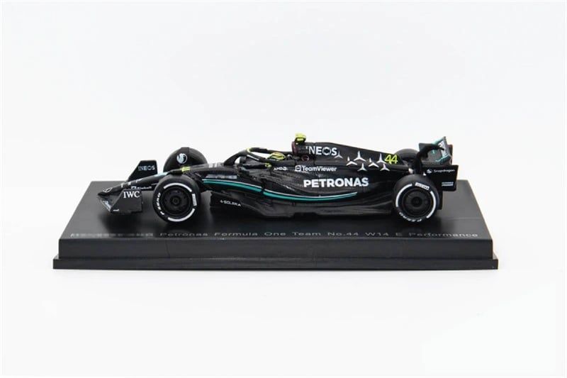 Mô hình xe Mercedes-Benz AMG Petronas F1 W14 E Performance No.44 Petronas Team 2023 Lewis Hamilton tỉ lệ 1:64 Spark Y279