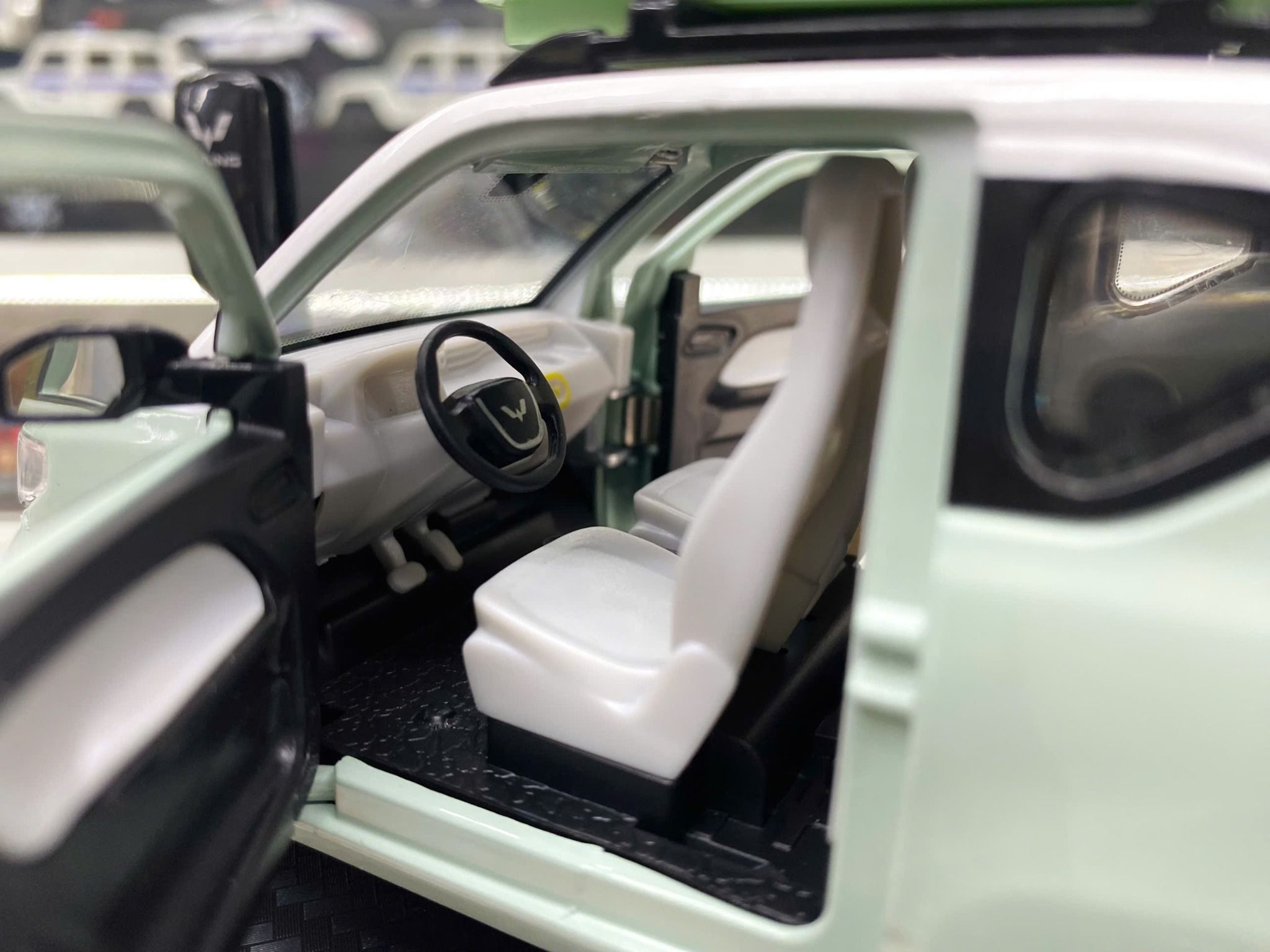 Mô hình xe Wuling Hongguang Mini EV full open - kèm phụ kiện tỉ lệ 1:24 Chezhi OT582