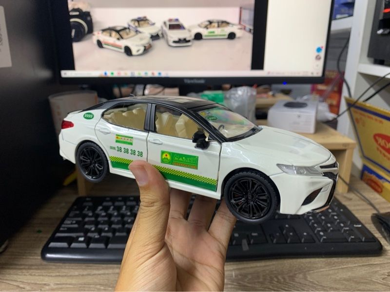 Mô hình xe độ dịch vụ Toyota Camry độ dịch vụ Taxi Mai Linh tỉ lệ 1:24 Chezhi Autono1 OT500