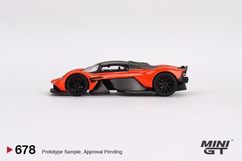 Mô hình xe Aston Martin Valkyrie Maximum Orange tỉ lệ 1:64 MiniGT MGT00678