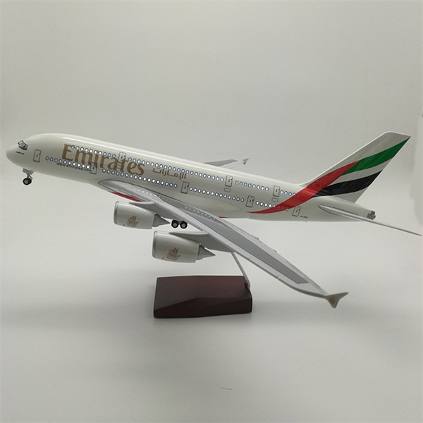 Mô hình máy bay Emirates Airbus A380 47cm có đèn led tự động theo tiếng vỗ tay hoặc chạm MB47044