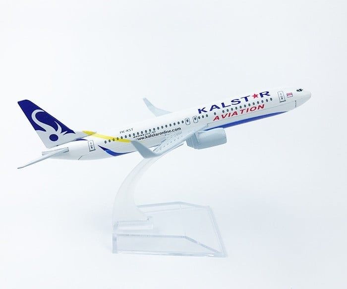 Mô hình máy bay Kalstar Aviation PX-KST Boeing B737 16cm MB16051