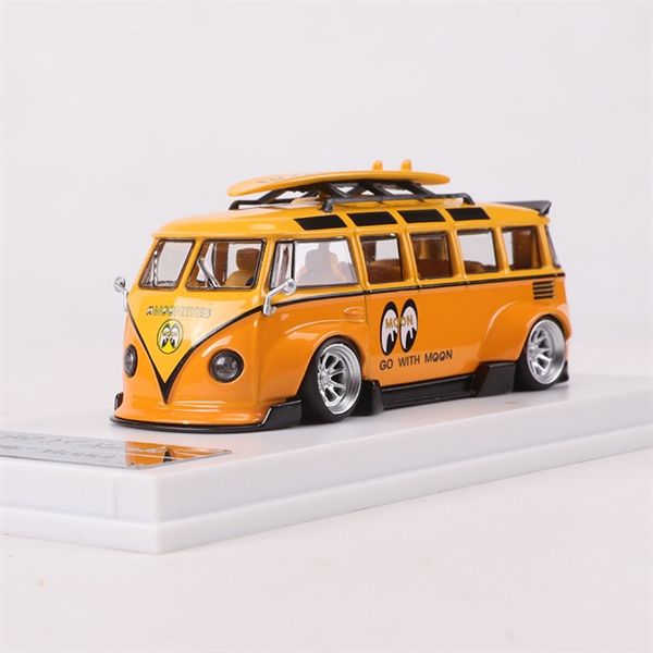 Mô hình xe Volkswagen Bus VW RWB T1 Wide Body tỉ lệ 1:64 có đế và hộp mica LMLF 43-T1