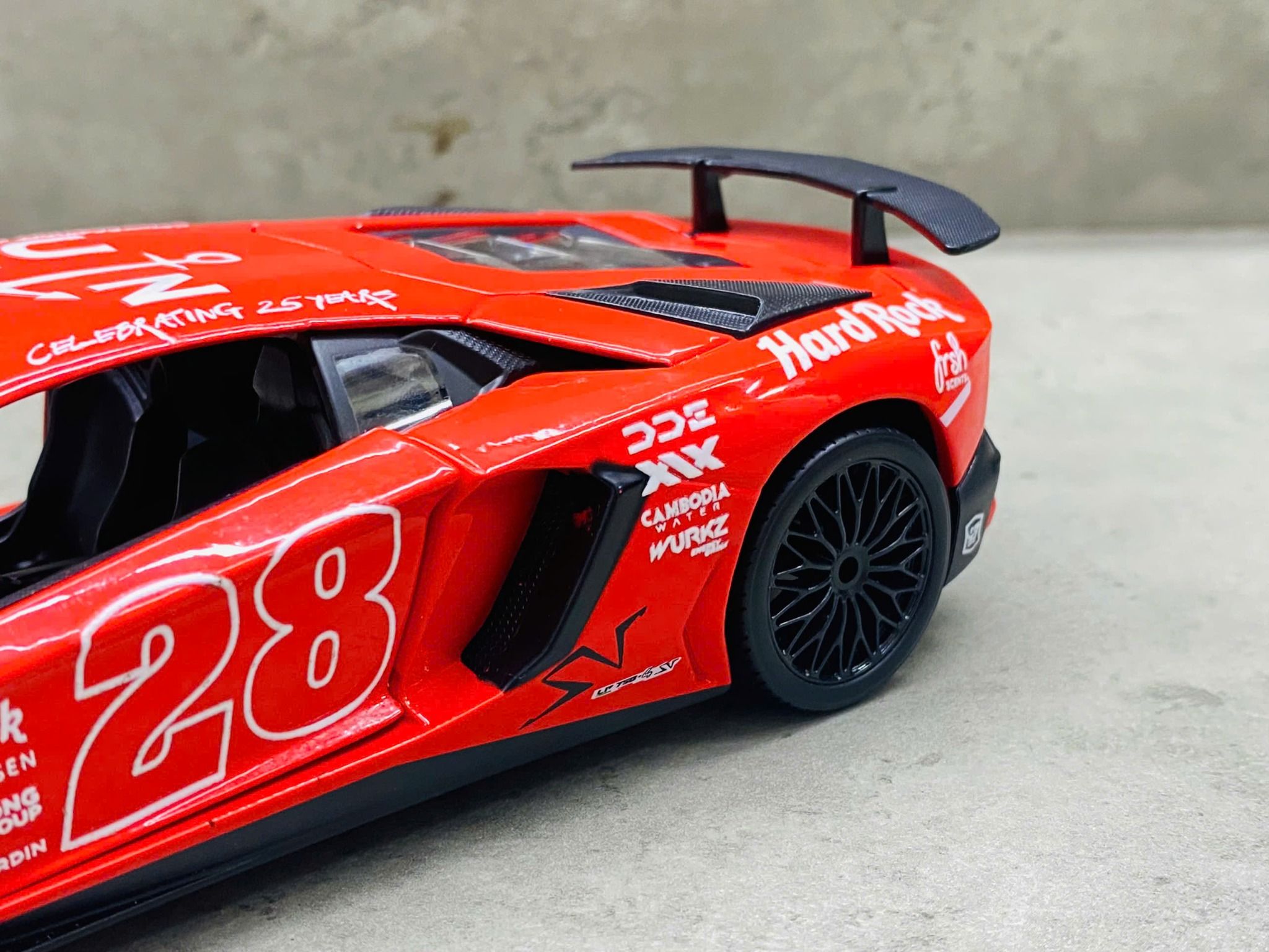 Mô hình xe custom Lamborghini Aventador Lp 750-4 Sv Plus 1:24 Bburago DO24006