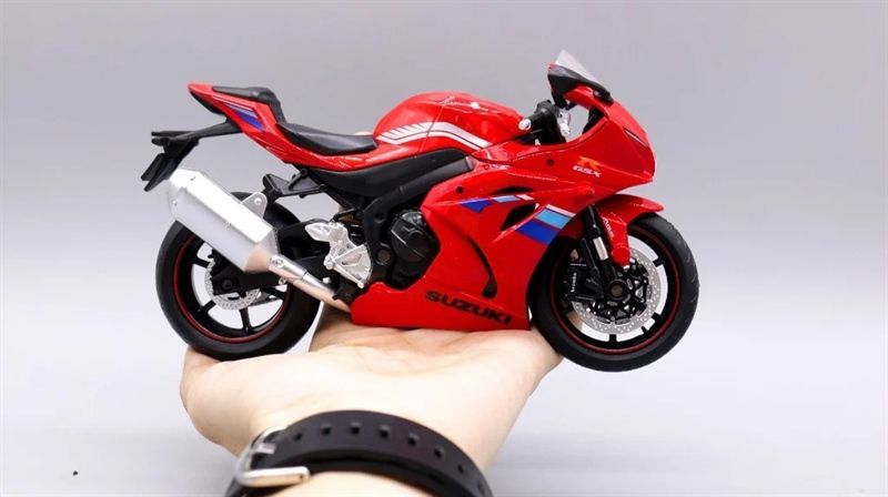 Mô hình xe Suzuki Gsx-R1000 tỉ lệ 1:12 CCA 31489 7207