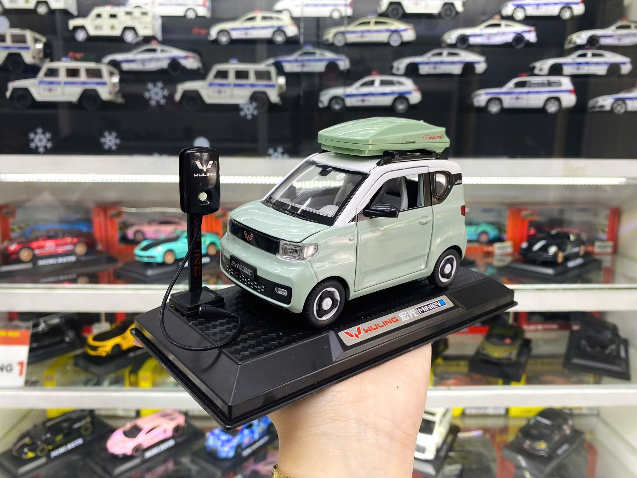 Mô hình xe Wuling Hongguang Mini EV full open - kèm phụ kiện tỉ lệ 1:24 Chezhi OT582