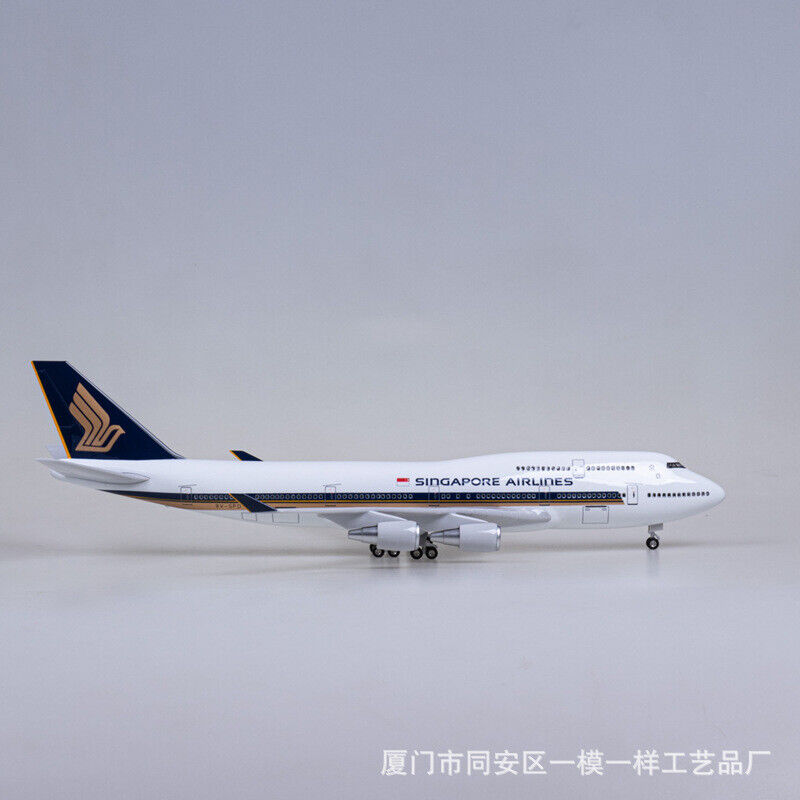 Mô hình máy bay Singapore Airline Boeing B747 47cm có đèn led tự động theo tiếng vỗ tay hoặc chạm MB47065