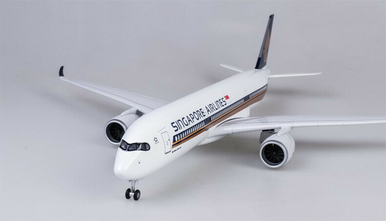 Mô hình máy bay Singapore Airlines Airbus A350 47cm có đèn led tự động theo tiếng vỗ tay hoặc chạm MB47069