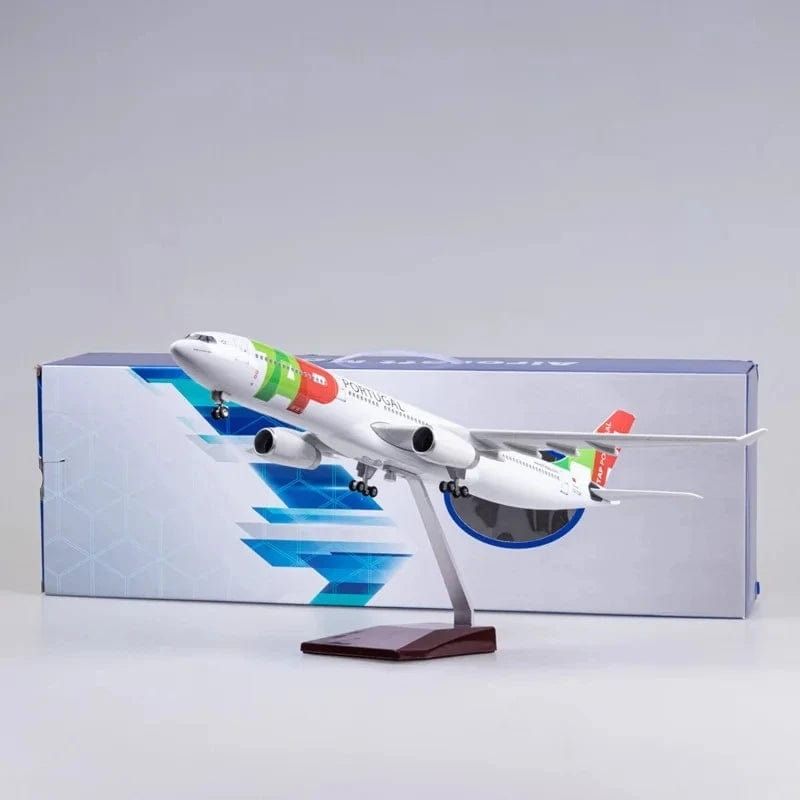 Mô hình máy bay Air Portugal Airbus A330 47cm có đèn led tự động theo tiếng vỗ tay hoặc chạm MB47080