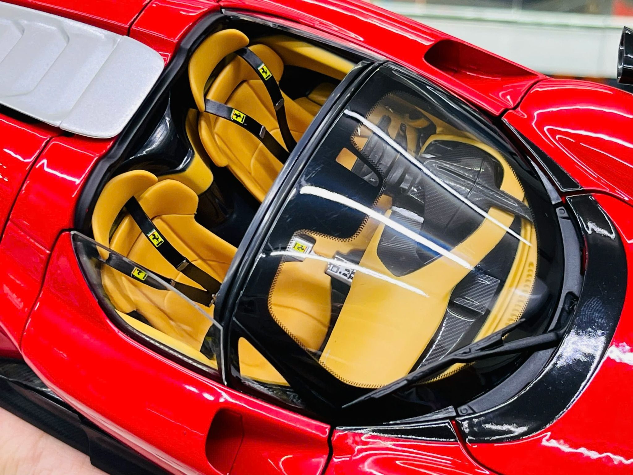 Mô hình xe Ferrari Daytona SP3 Signature red full open tỉ lệ 1:18 Bburago 18-16912 RD OT18022