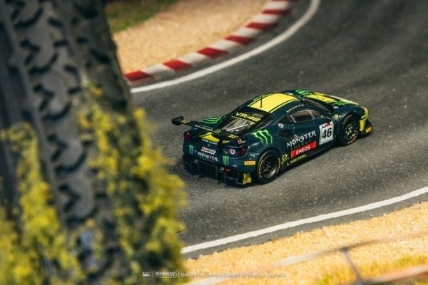 Mô hình xe Ferrari 488 GT3 Gulf 12 Hours 2019 tỉ lệ 1:64 Tarmac Works T64-072-19GUF46