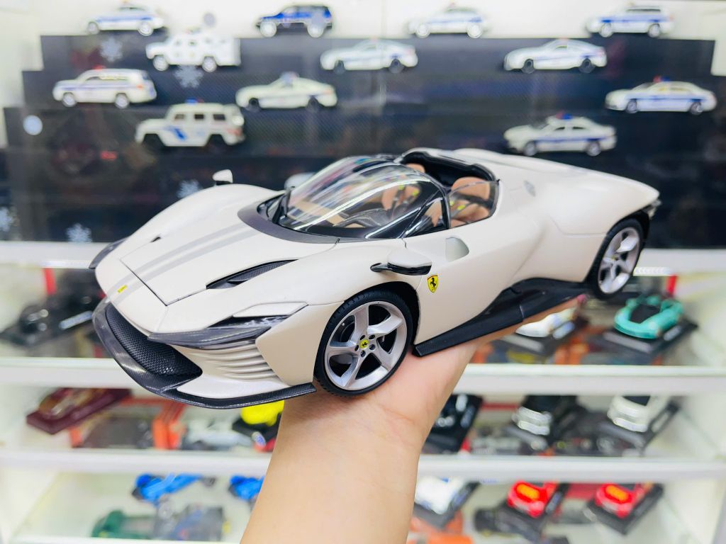 Mô hình xe Ferrari Daytona SP3 Signature white full open - hộp xốp tỉ lệ 1:18 Bburago 18-16912 WT OT18009