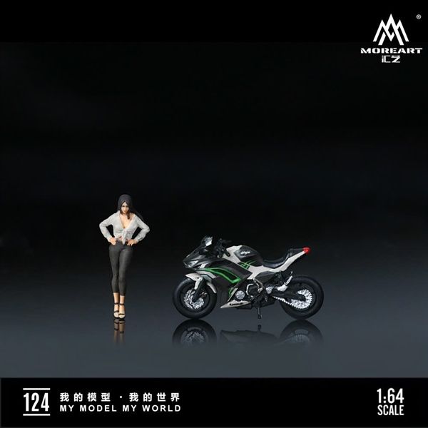 Mô hình nhân vật và mô tô Kawasaki NINJA650 Black and White Floral Motorcycle Girl Simulation Resin Model tỉ lệ 1:64 More Art MO222124