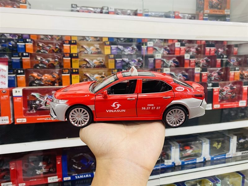 Mô hình xe độ dịch vụ Toyota Camry độ Taxi Vinasun đỏ tỉ lệ 1:24 CheZhi OT378