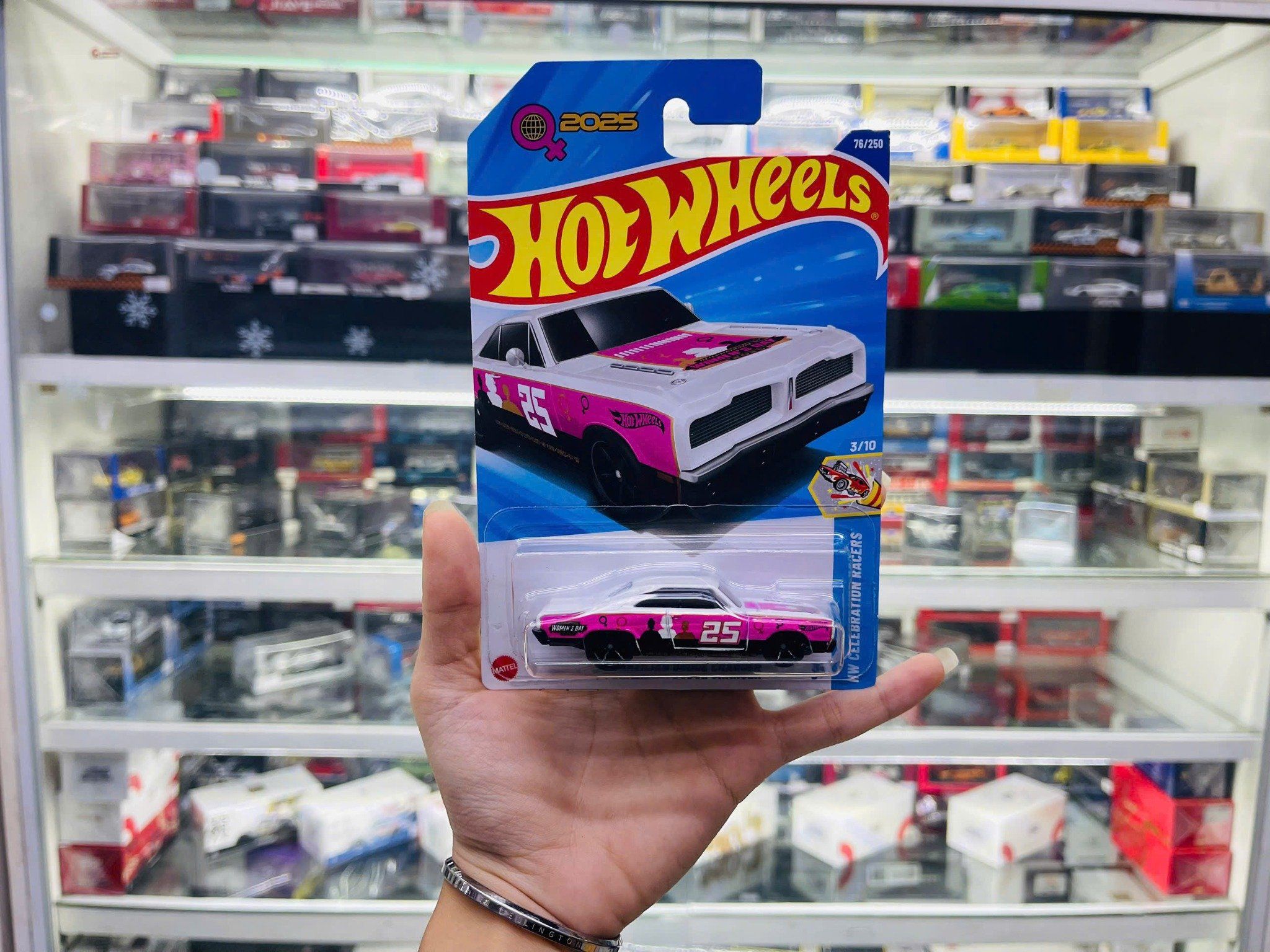 Đồ chơi mô hình xe Hot wheels kim loại có bản quyền chính hãng tỉ lệ 1:64 C4982