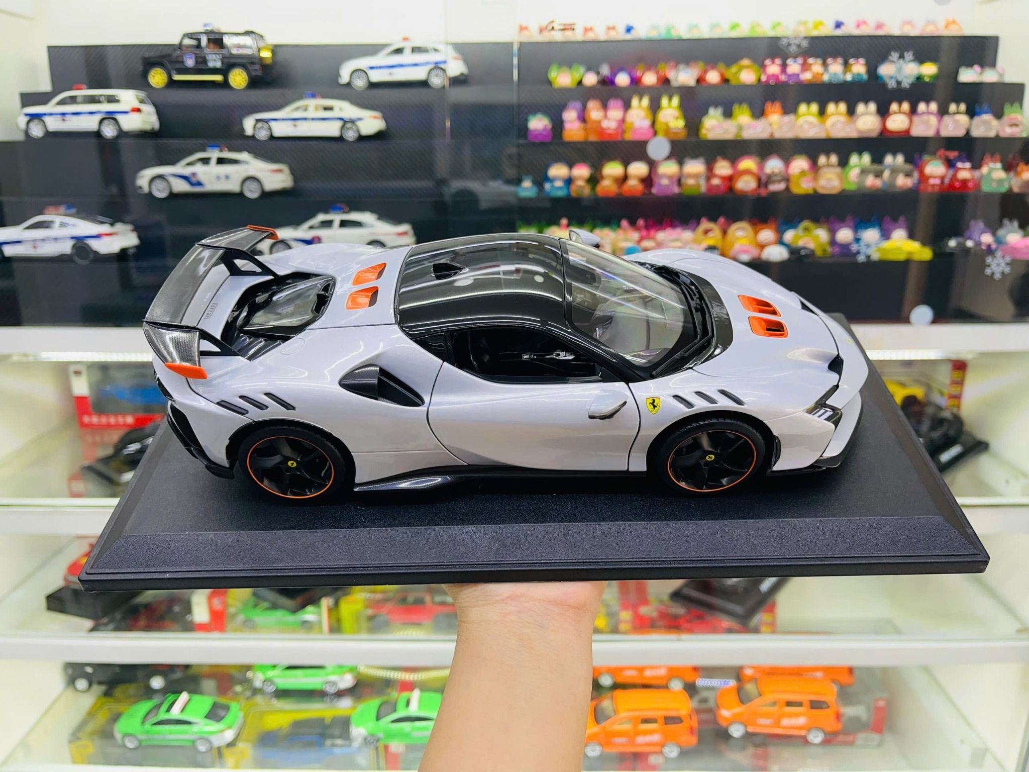 Mô hình xe Ferrari SF90 XX Stradale Giallo Modena silver full open tỉ lệ 1:18 Bburago 18-16020 OT18013