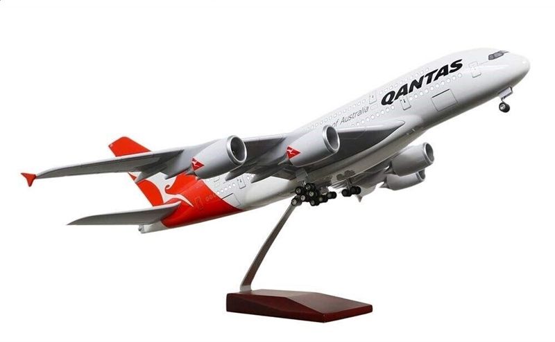 Mô hình máy bay Australia Qantas Airbus A380 47cm tỉ lệ 1:157 có đèn led tự động theo tiếng vỗ tay hoặc chạm MB47025