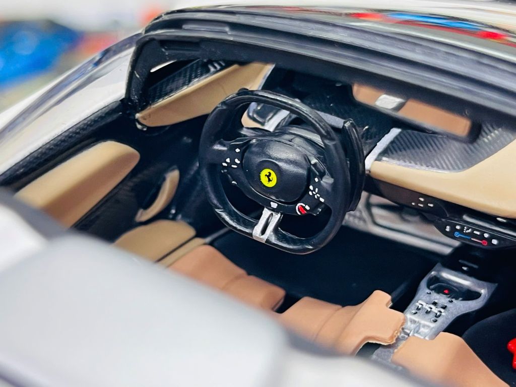 Mô hình xe Ferrari Daytona SP3 Signature white full open - hộp xốp tỉ lệ 1:18 Bburago 18-16912 WT OT18009