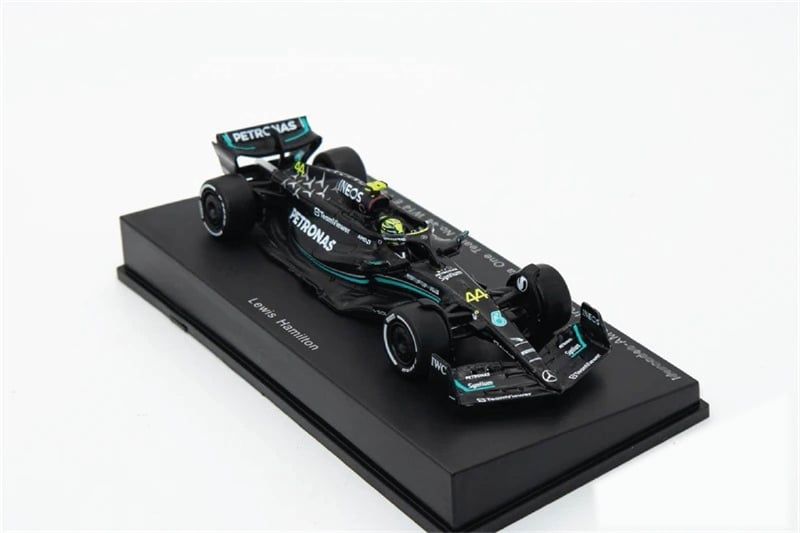 Mô hình xe Mercedes-Benz AMG Petronas F1 W14 E Performance No.44 Petronas Team 2023 Lewis Hamilton tỉ lệ 1:64 Spark Y279