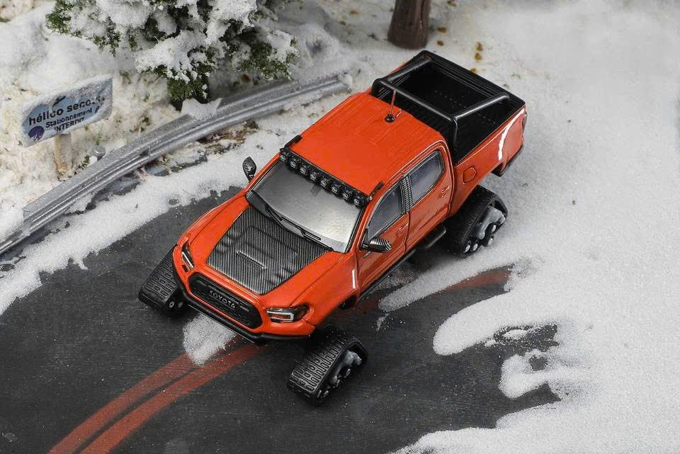 Mô hình xe Toyota Tacoma pickup địa hình - off road có phụ kiện thay thế tỉ lệ 1:64 GCD model OT64098