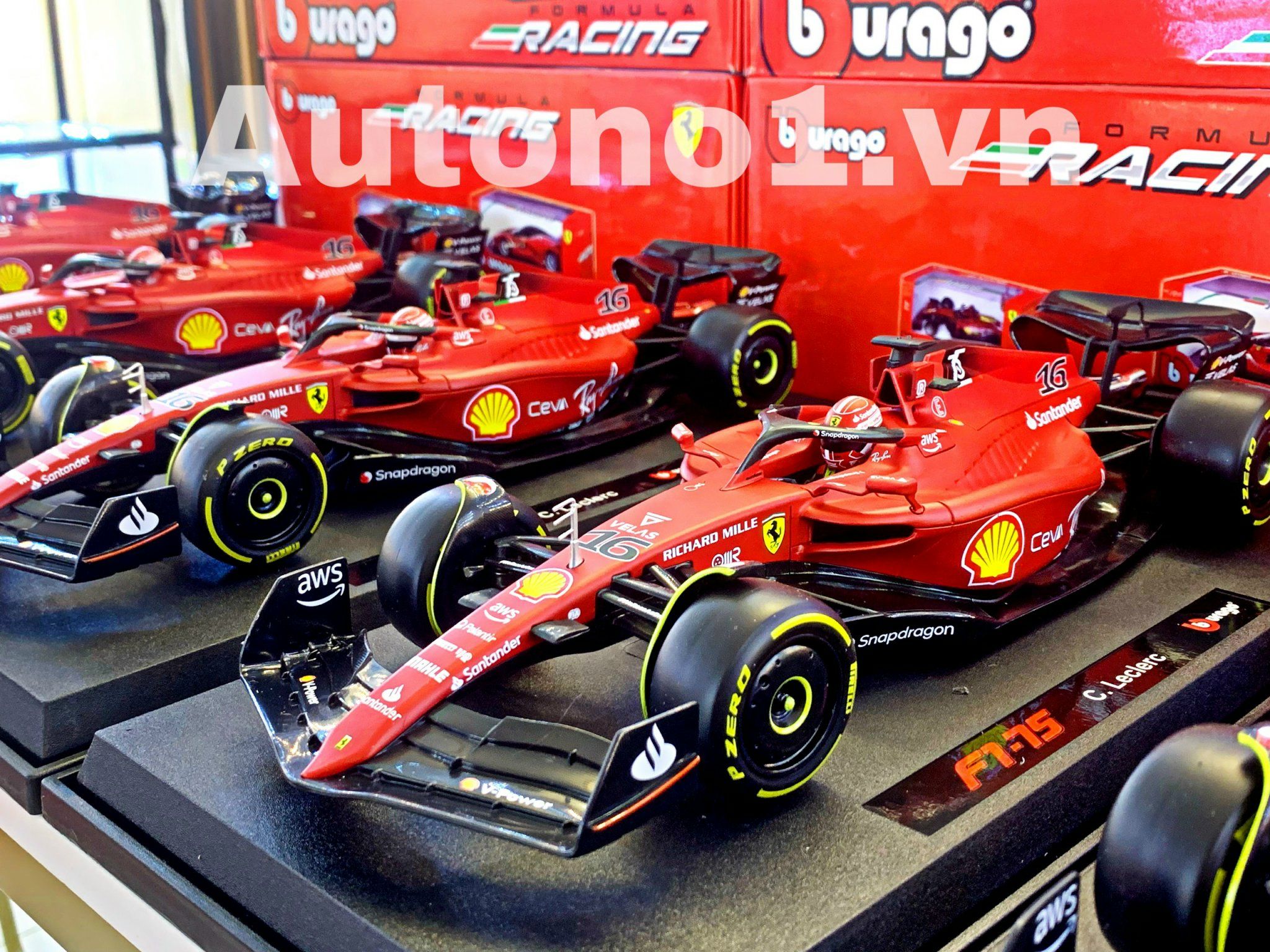 Mô hình xe đua F1-75 Ferrari Formula Racing 2022 tỉ lệ 1:18 Bburago 8115