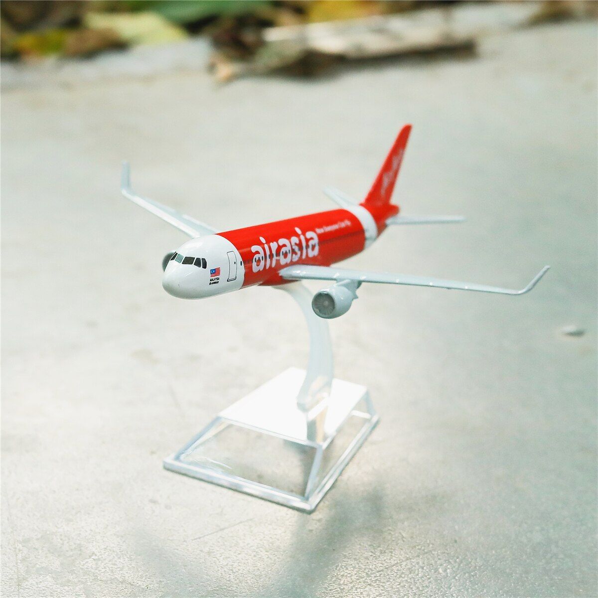 Mô hình máy bay Air Asia Now Everyone Can Fly Airbus A320-200 16cm MB16152