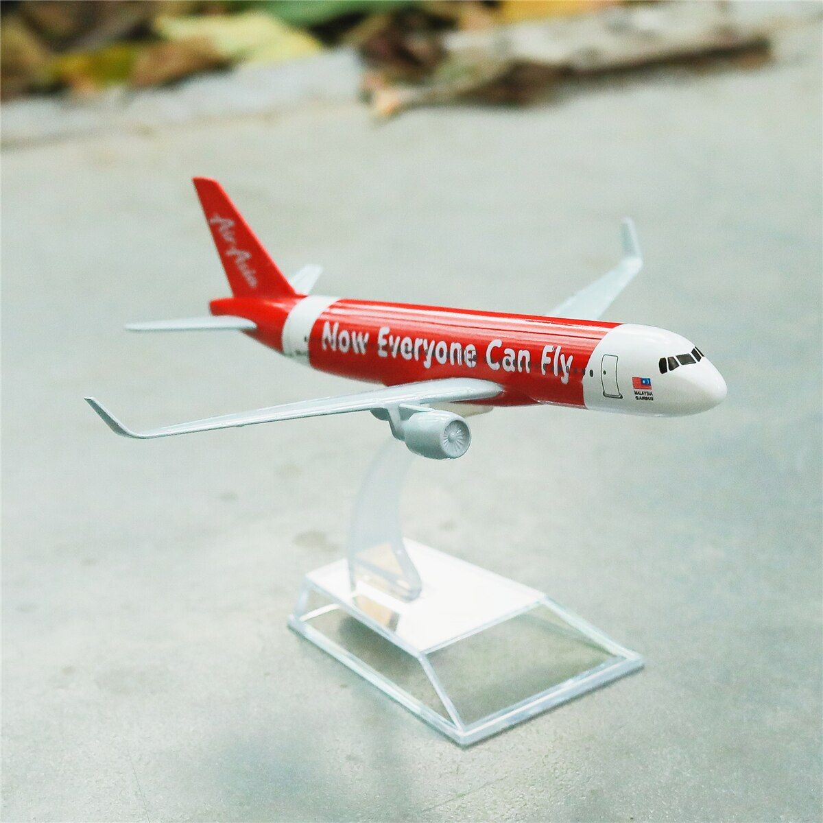 Mô hình máy bay Air Asia Now Everyone Can Fly Airbus A320-200 16cm MB16152