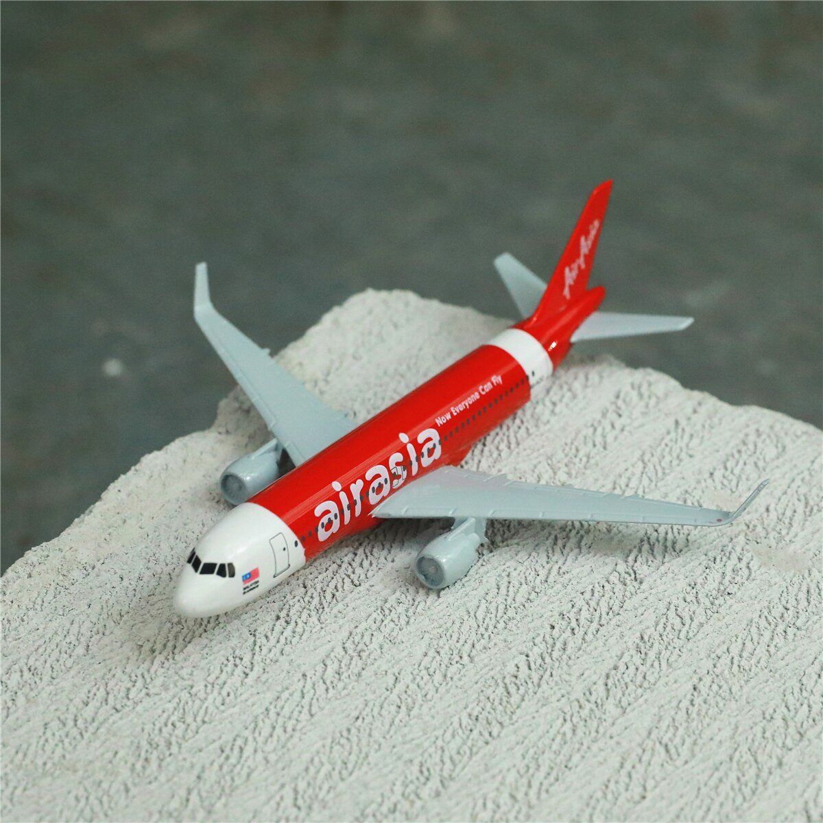 Mô hình máy bay Air Asia Now Everyone Can Fly Airbus A320-200 16cm MB16152