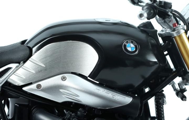  Mô hình kit mô tô Bmw R Nine T đã sơn 1:9 Meng 5589D 