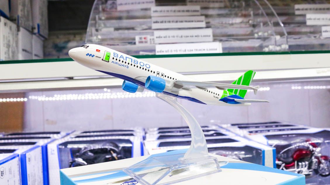 Mô hình máy bay Việt Nam Bamboo Airways Airbus A320 16cm MB16136
