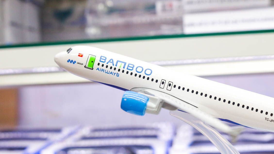 Mô hình máy bay Việt Nam Bamboo Airways Airbus A320 16cm MB16136